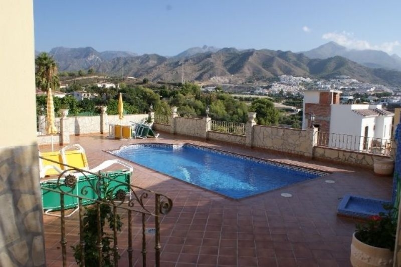 Pour la vente VILLA avec piscine à NERJA, ZONA EXOTICA